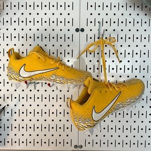 Yellow nike vapor football cleats. Size 6 y. Great condition- never used.